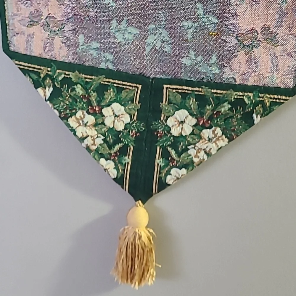 Beautiful HOLIDAY TAPESTRY DOOR HANGING DECOR‎